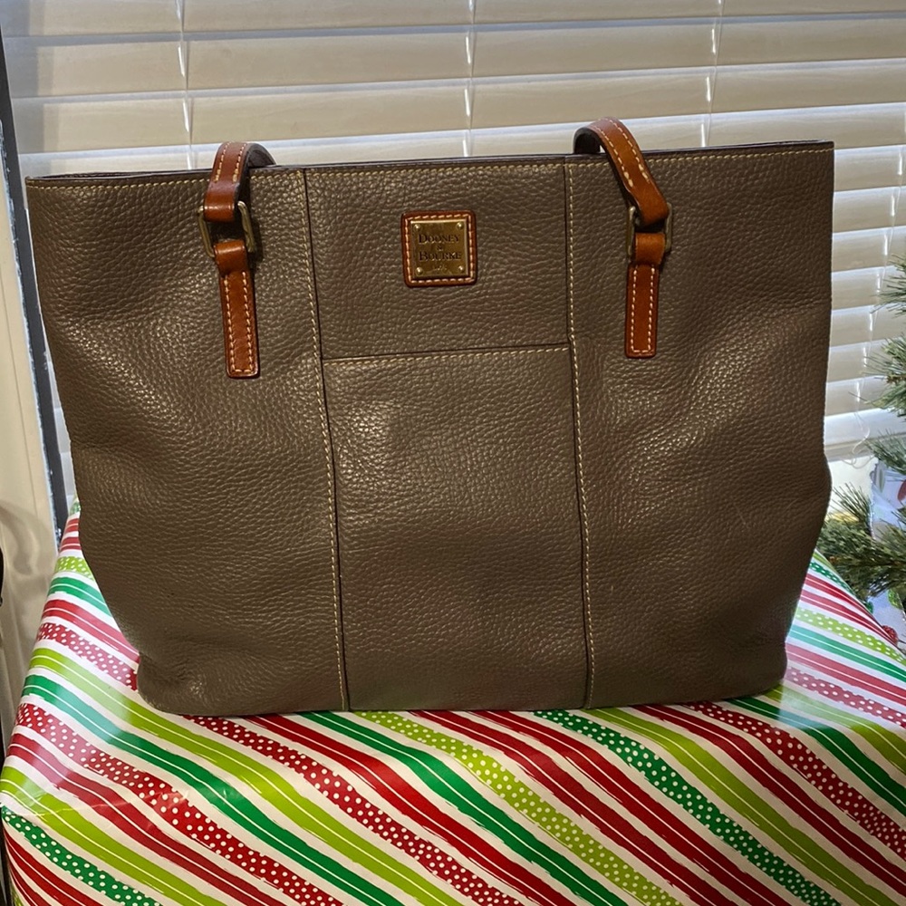EUC- Dooney & Bourke Lexington purse